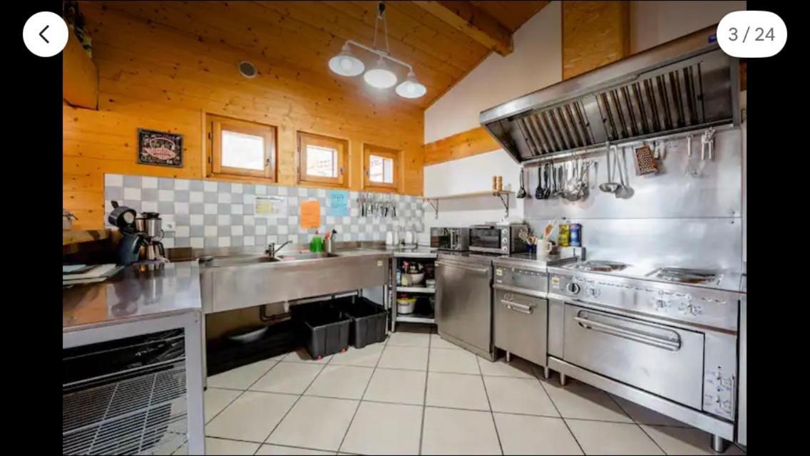 Central Hostel Châtel Zewnętrze zdjęcie